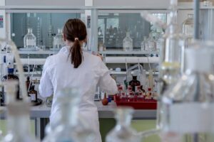 Read more about the article Dlaczego należy regularnie serwisować sprzęty laboratoryjne?