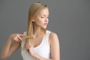 Read more about the article Porowatość włosów – sprawdź jakie masz włosy i wybierz najlepszą pielęgnację!