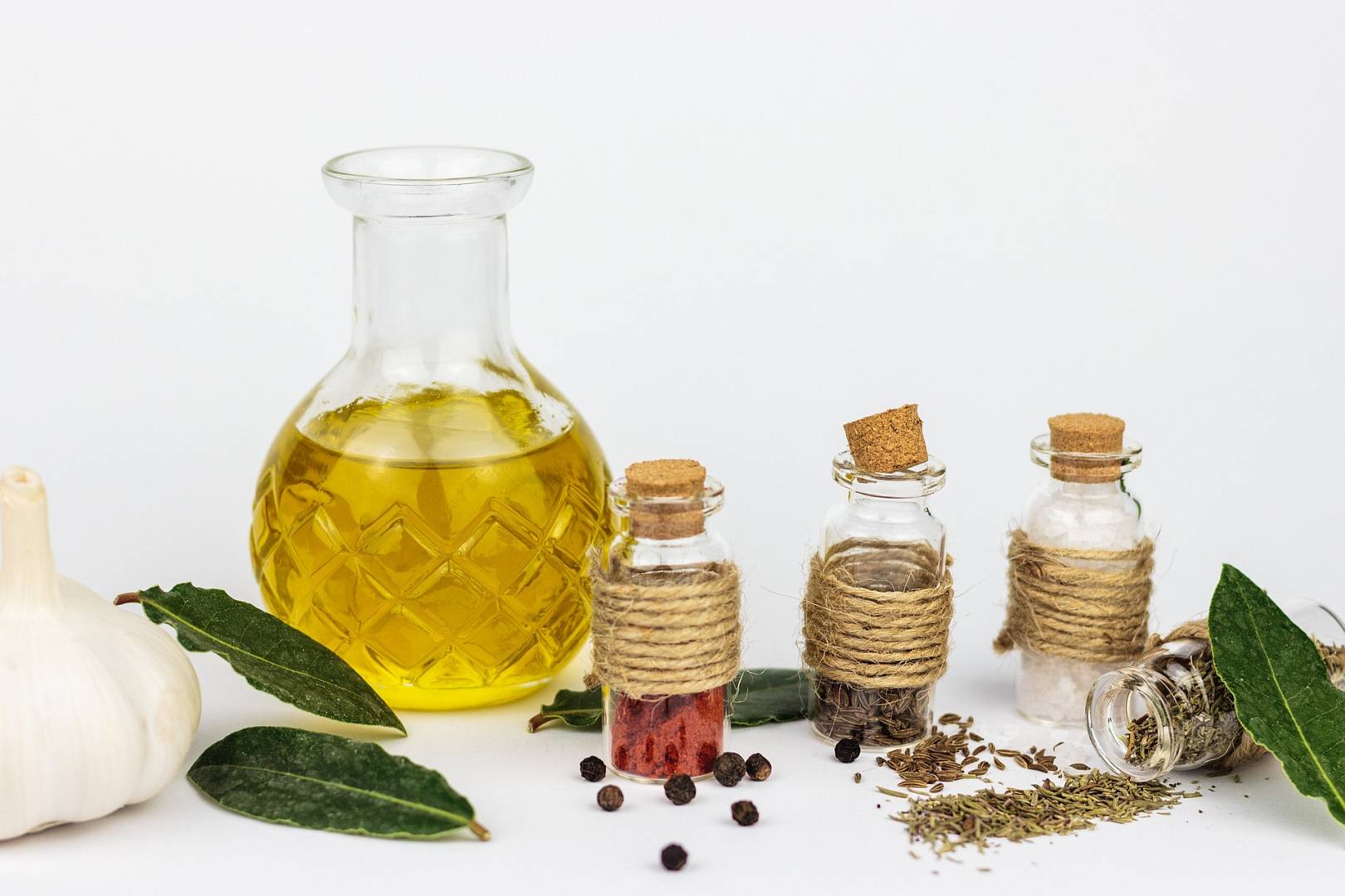 You are currently viewing Znaczenie aromaterapii w dbaniu o zdrowie i urodę – olejki i ich właściwości pielęgnacyjne