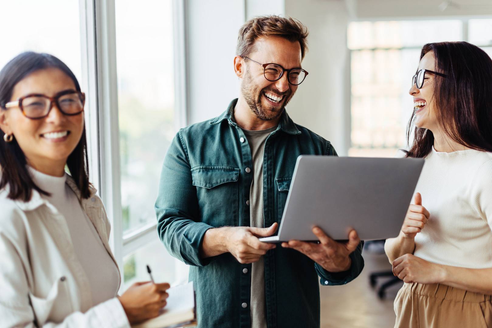 Read more about the article Zwiększ swoją obecność w internecie: Korzyści ze współpracy z agencją marketingu online