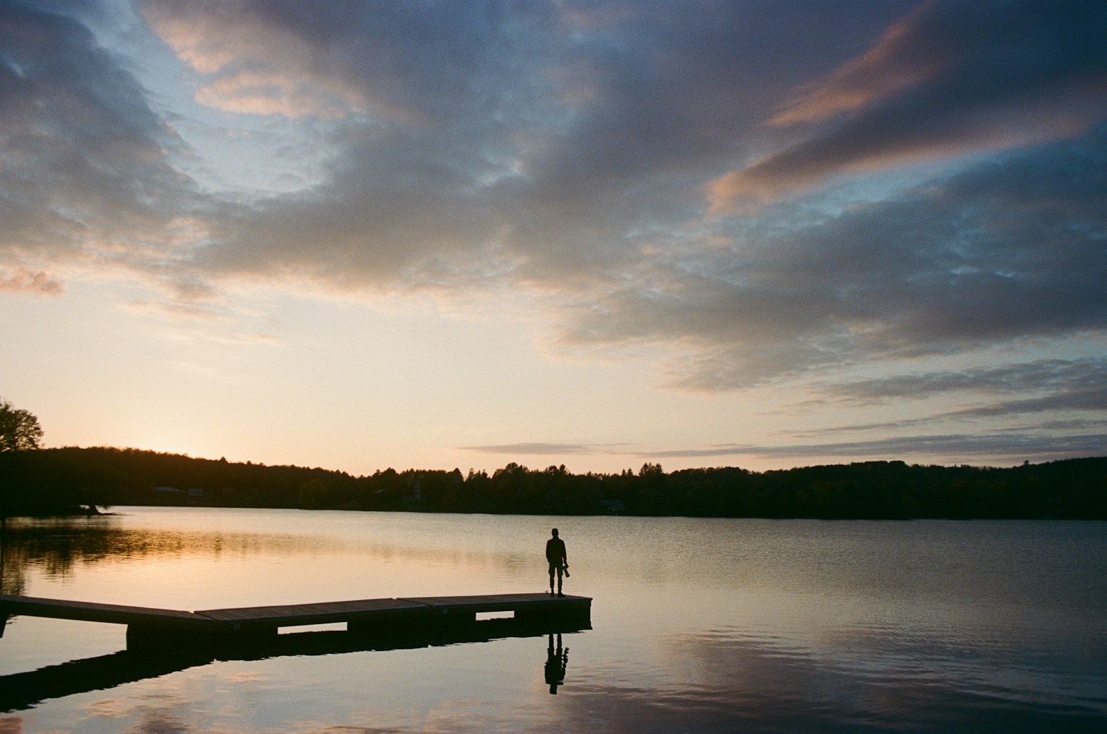 You are currently viewing W niewoli przeszłości – opis serialu, bohaterowie i główne wątki fabularne